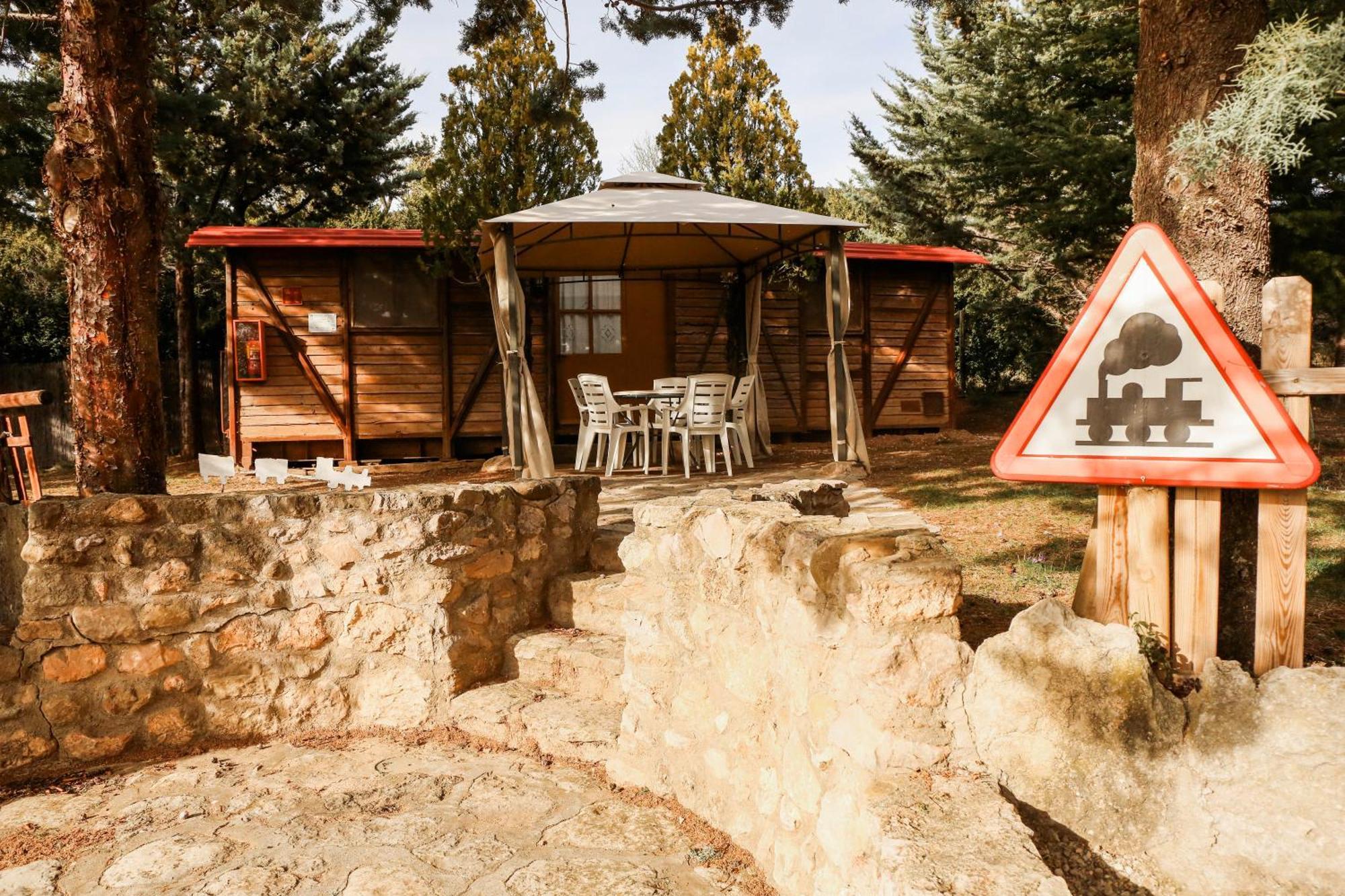 Camping Castillo De لواري المظهر الخارجي الصورة