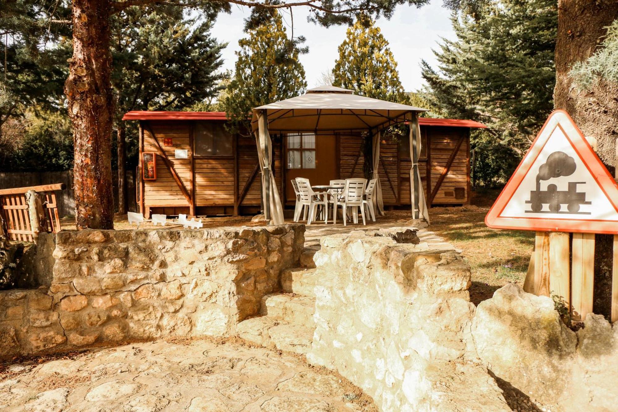 Camping Castillo De لواري المظهر الخارجي الصورة