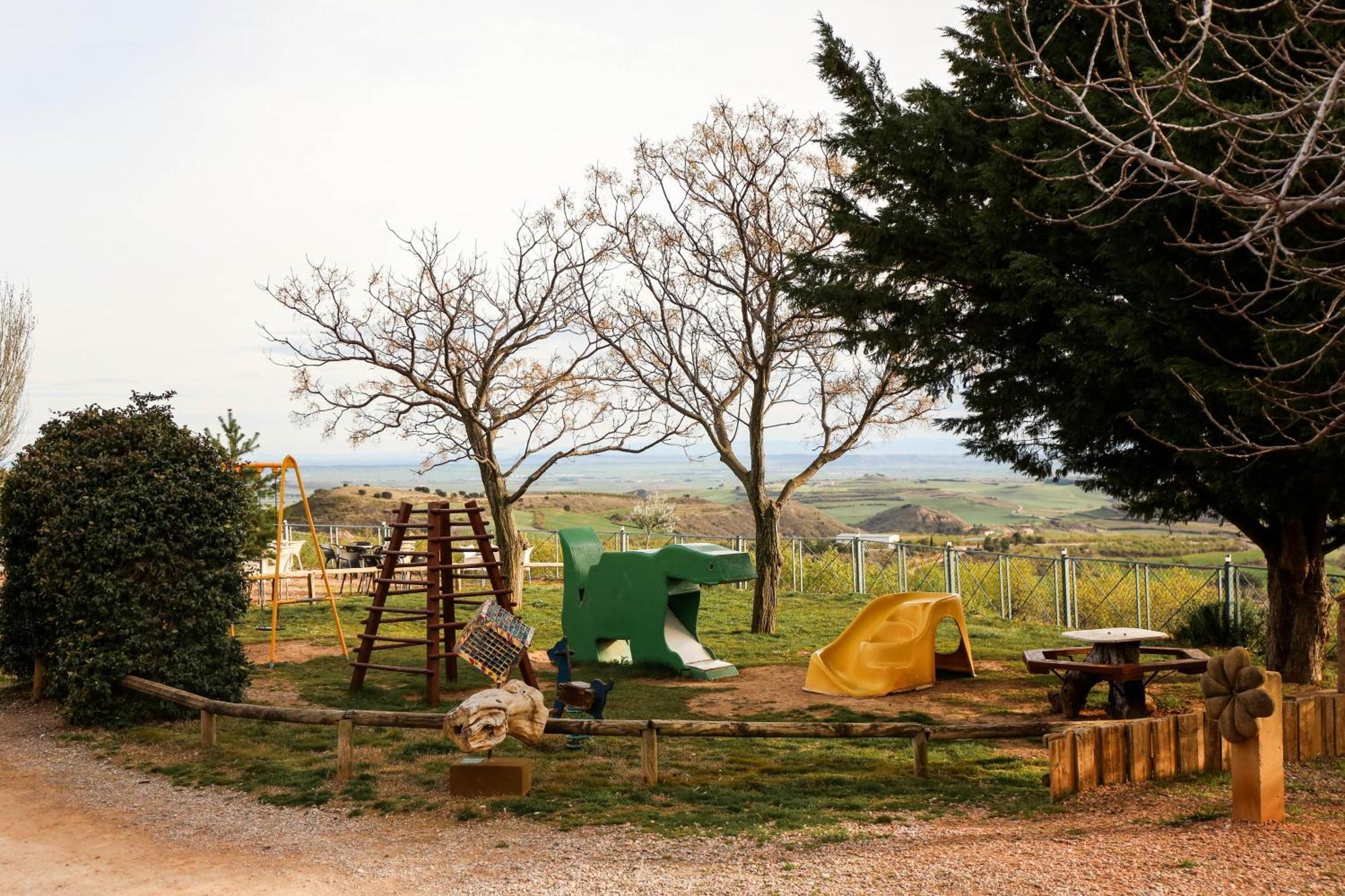 Camping Castillo De لواري المظهر الخارجي الصورة